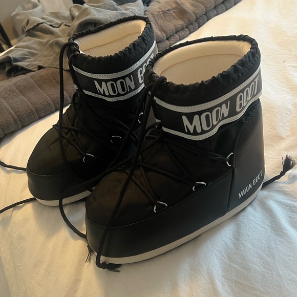 Black Moon Boots - Picture 3 of 6